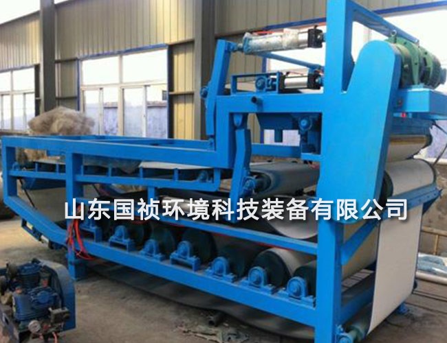 三網(wǎng)帶式壓濾機1